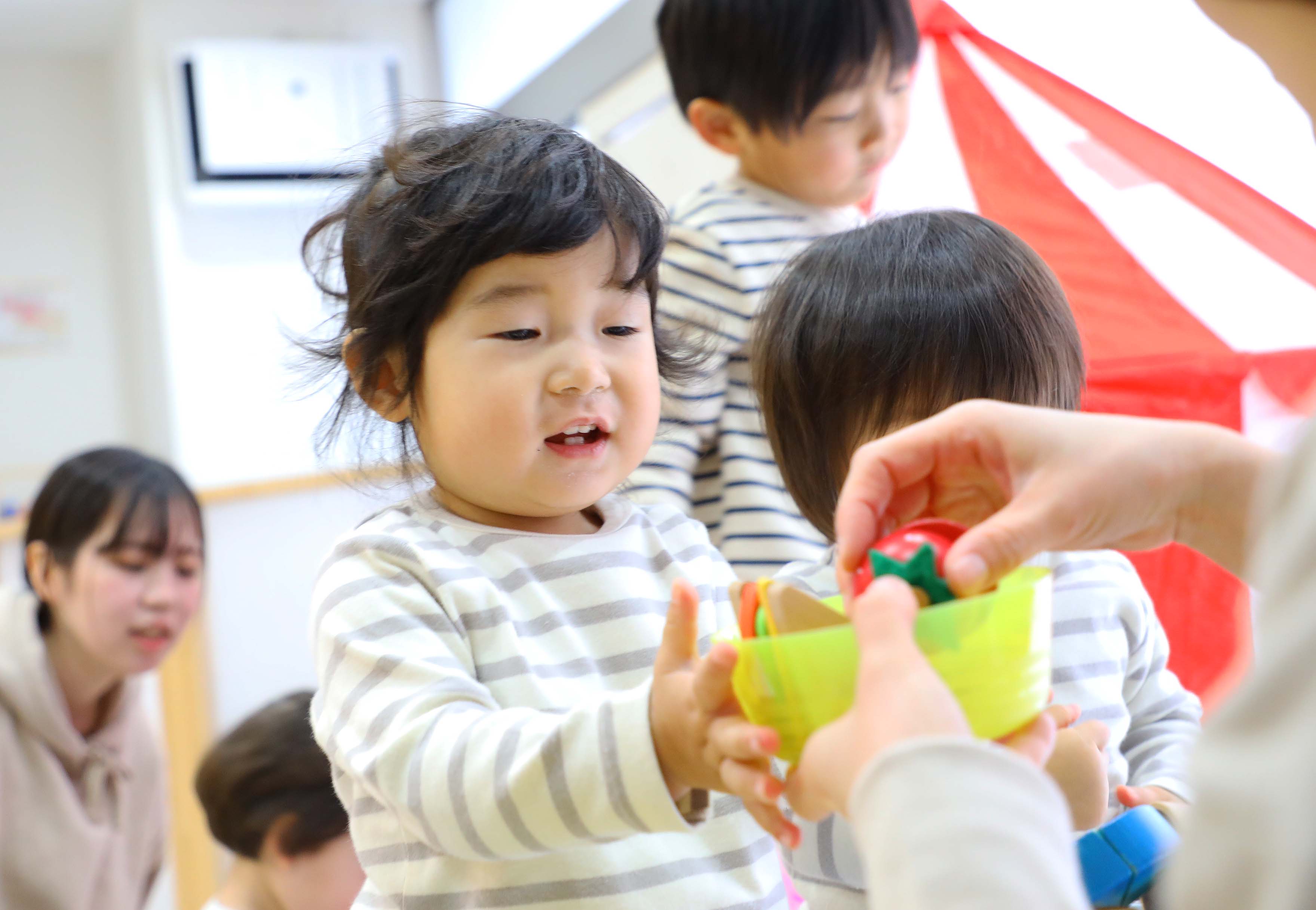 福岡市城南区荒江の保育園「くれっしぇんど保育園」の保育写真